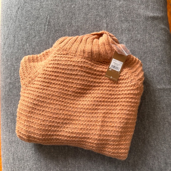 Super Soft Peach Sweater BNWT - Picture 2 of 2
